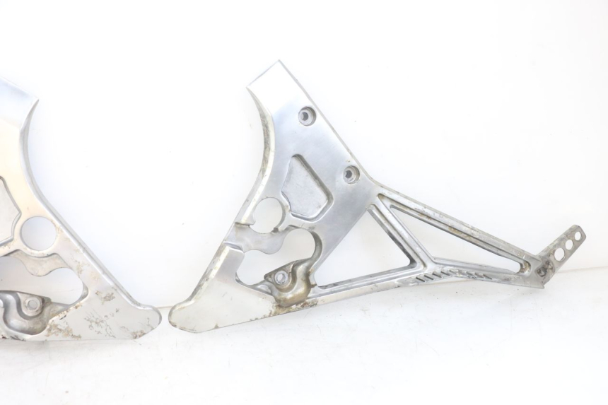 photo de PAIR OF FRONT FOOTREST BRACKETS YAMAHA FJ 3CX 1200 (1986 - 1996) - Component zoom