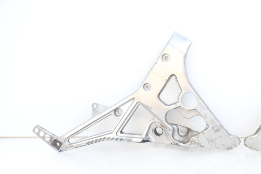 photo de PAIR OF FRONT FOOTREST BRACKETS YAMAHA FJ 3CX 1200 (1986 - 1996) - High-resolution close-up