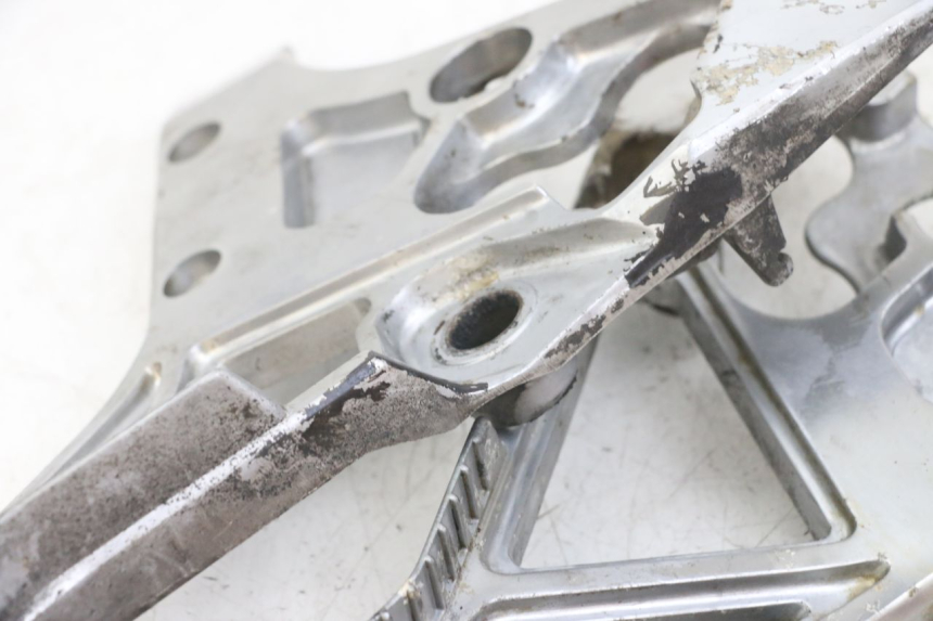 photo de PAIR OF FRONT FOOTREST BRACKETS YAMAHA FJ 3CX 1200 (1986 - 1996) - Zoom on usage condition