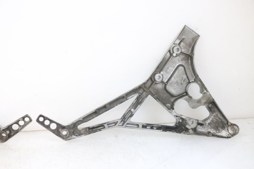 photo de PAIR OF FRONT FOOTREST BRACKETS YAMAHA FJ 3CX 1200 (1986 - 1996) - Alternative perspective