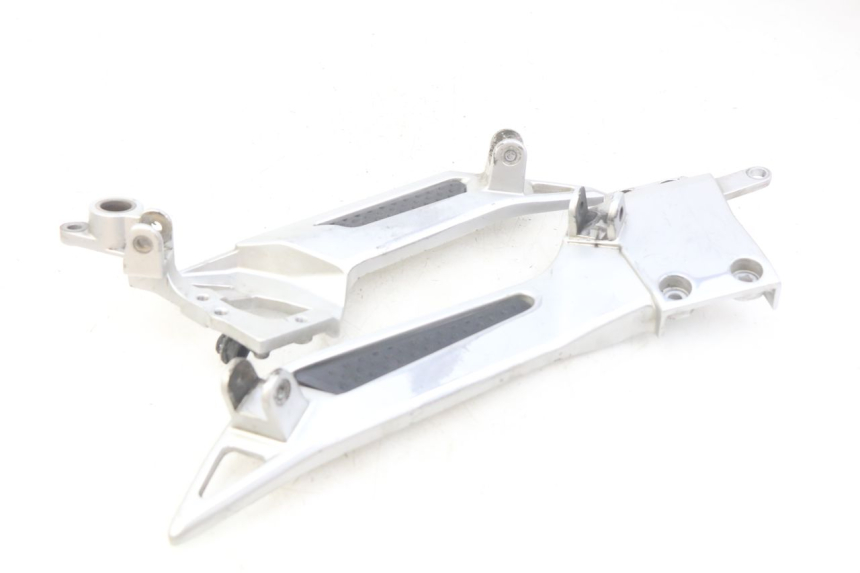 photo de PAIR OF FRONT FOOTREST BRACKETS YAMAHA FJR ABS 1300 (2006 - 2012) - Fixing points details