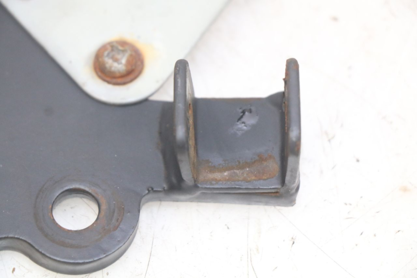 photo de PAIR OF FRONT FOOTREST BRACKETS YAMASAKI RAPTOR 50 (2013 - 2018) - Component detail