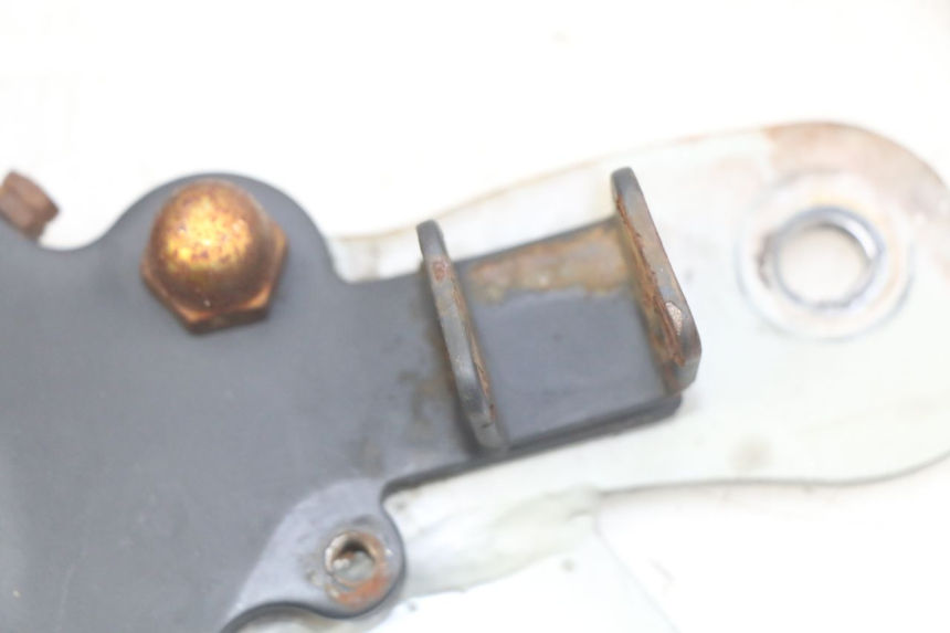 photo de PAIR OF FRONT FOOTREST BRACKETS YAMASAKI RAPTOR 50 (2013 - 2018) - Zoom on usage condition