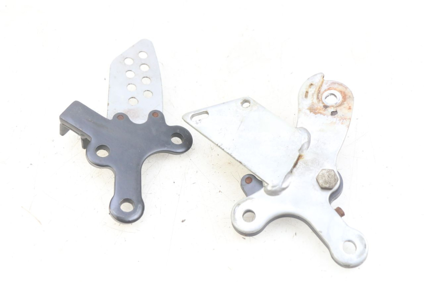 photo de PAIR OF FRONT FOOTREST BRACKETS YAMASAKI RAPTOR 50 (2013 - 2018) - Technical close-up