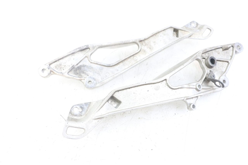 photo de PAIR OF FRONT FOOTREST BRACKETS YAMAHA TDM ABS 900 (2002 - 2014) - Technical close-up