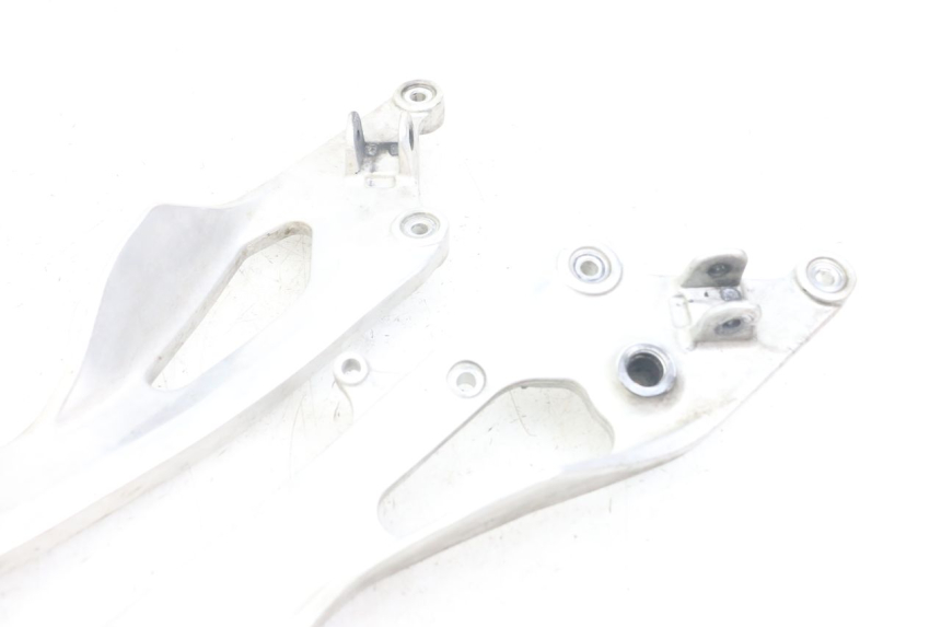 photo de PAIR OF FRONT FOOTREST BRACKETS YAMAHA TDM ABS 900 (2002 - 2014) - Fixing points details