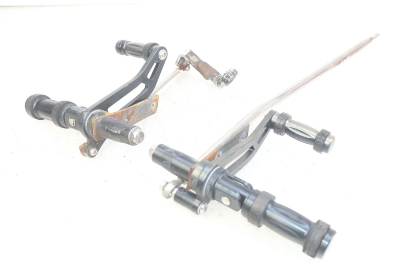 photo de PAIR OF FRONT FOOTREST BRACKETS DAELIM VL DAYSTAR 125 (2000 - 2011) - Main view