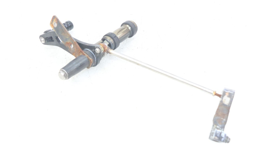 photo de PAIR OF FRONT FOOTREST BRACKETS DAELIM VL DAYSTAR 125 (2000 - 2011) - Zoom on usage condition