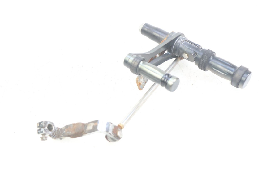 photo de PAIR OF FRONT FOOTREST BRACKETS DAELIM VL DAYSTAR 125 (2000 - 2011) - Alternative perspective