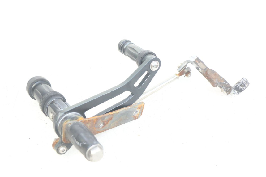 photo de PAIR OF FRONT FOOTREST BRACKETS DAELIM VL DAYSTAR 125 (2000 - 2011) - Fixing points details