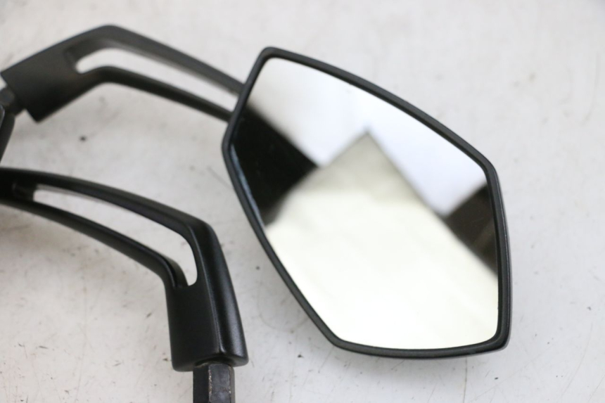 photo de MIRRORS KAWASAKI ZR 7 750 (1999 - 2004) - Distinctive features