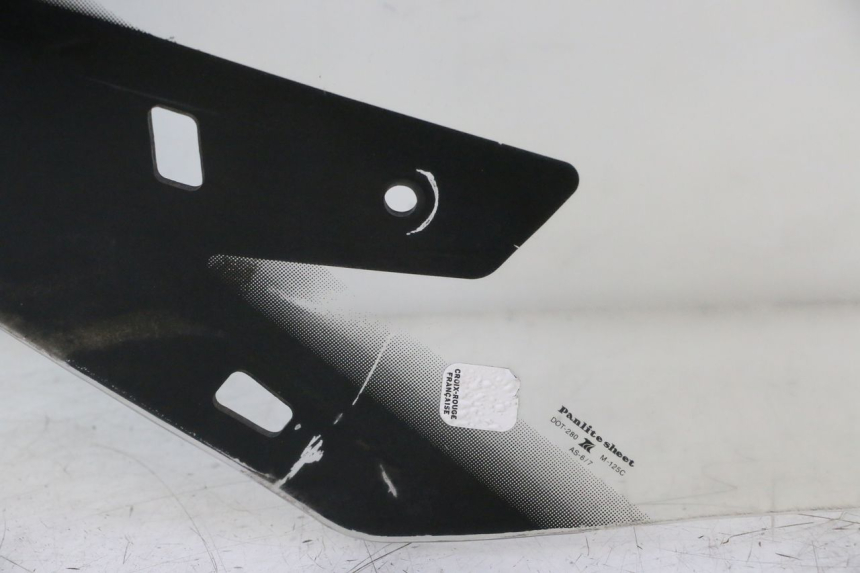 photo de WINDSCREEN SUZUKI BURGMAN EXECUTIVE ABS 650 (2006 - 2012) - Technical close-up