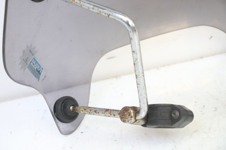 photo de WINDSCREEN APRILIA CLASSIC 125 (1995 - 2001) - Fixing points details