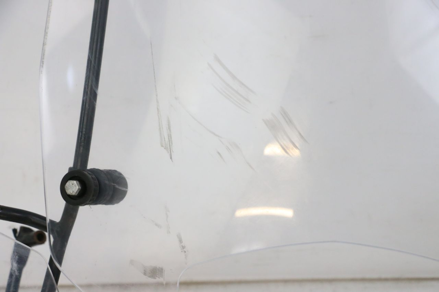 photo de WINDSCREEN PEUGEOT E-VIVACITY 1 (2012 - 2018) - Distinctive features