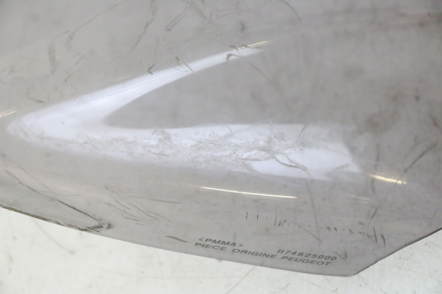 photo de WINDSCREEN PEUGEOT ELYSTAR 125 (2002 - 2007) - Technical close-up