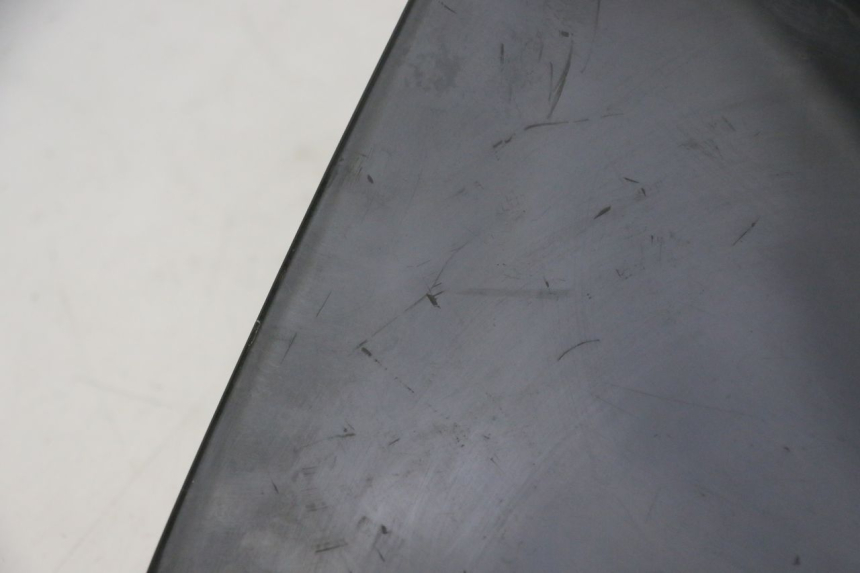 photo de WINDSCREEN PEUGEOT ELYSTAR 50 (2002 - 2014) - Fixing points details