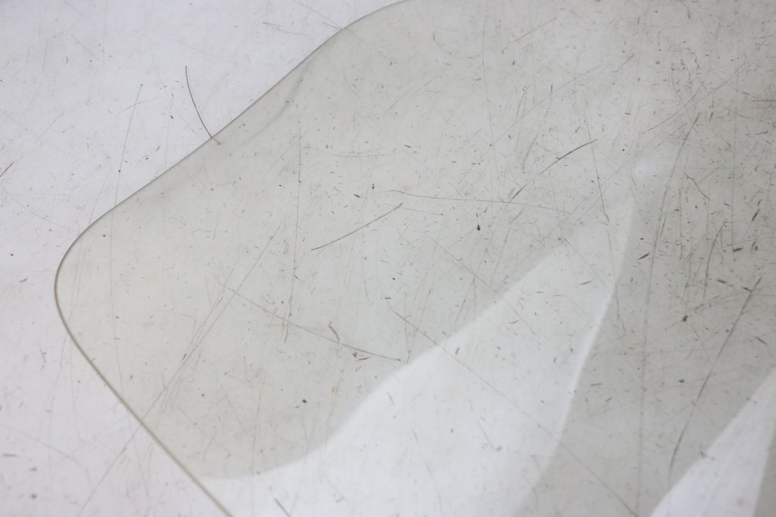 photo de WINDSHIELD HONDA FORZA 125 (2021 - 2025) - Surface and material condition