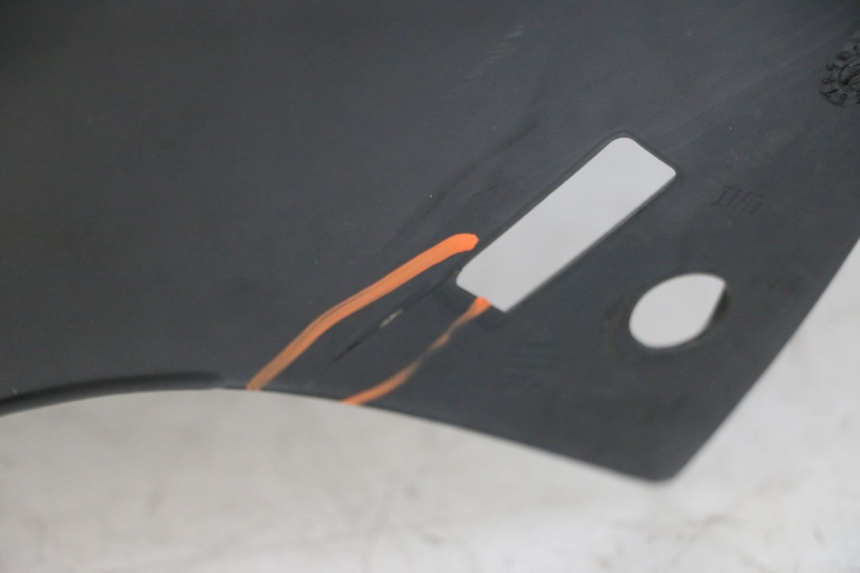 photo de WINDSCREEN PEUGEOT ELYSTAR 50 (2002 - 2014) - High-resolution close-up