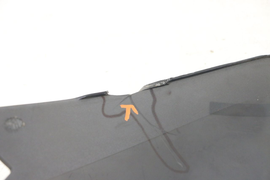 photo de WINDSCREEN PEUGEOT ELYSTAR 50 (2002 - 2014) - Fixing points details