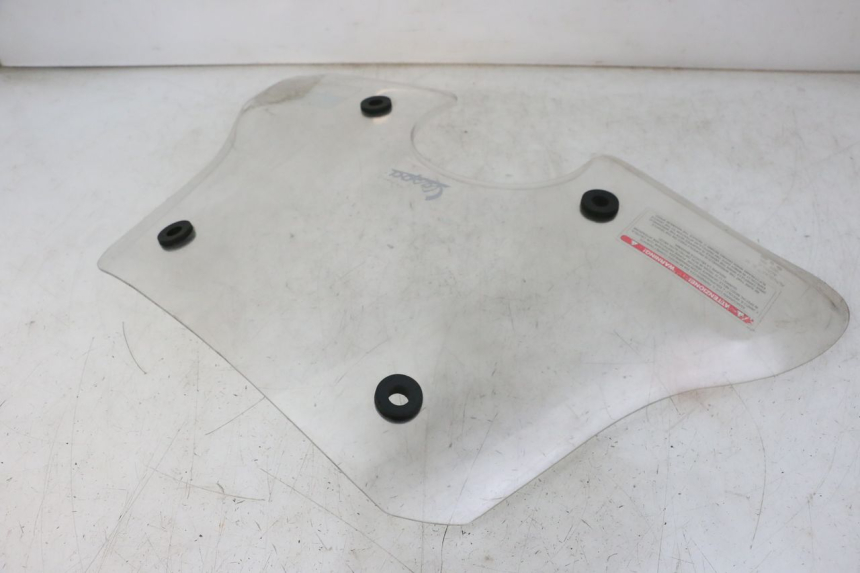 photo de WINDSCREEN PIAGGIO VESPA LX IE 125 (2010 - 2012) - Fixing points details
