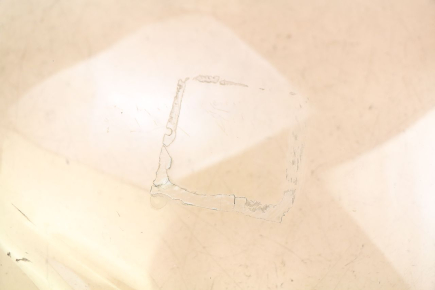 photo de WINDSCREEN PEUGEOT SATELIS 125 (2010 - 2012) - Fixing points details