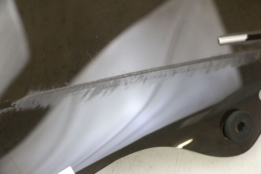 photo de WINDSCREEN PEUGEOT SATELIS 125 (2013 - 2018) - High-resolution close-up