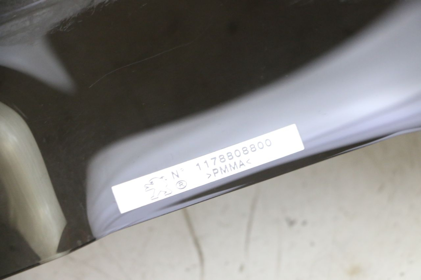 photo de WINDSCREEN PEUGEOT SATELIS 125 (2013 - 2018) - Detailed visual inspection