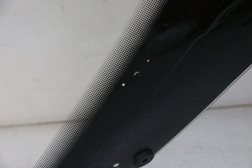 photo de WINDSCREEN PEUGEOT SATELIS 125 (2010 - 2012) - Detailed visual inspection