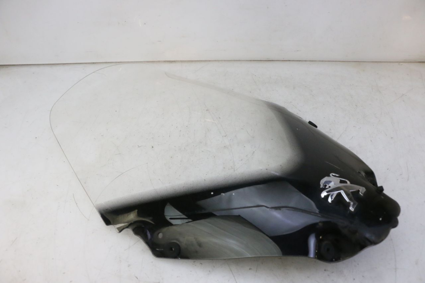 photo de WINDSCREEN PEUGEOT SATELIS 125 (2010 - 2012) - Fixing points details