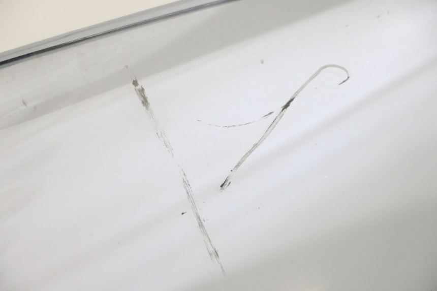 photo de WINDSCREEN YAMAHA X-MAX XMAX 125 (2010 - 2013) - Fixing points details