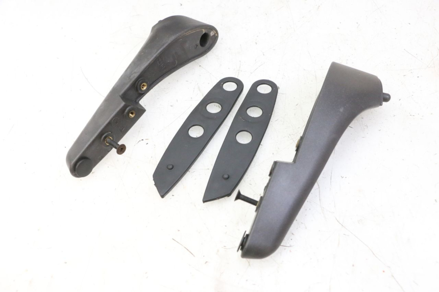 photo de WINDSCREEN PIAGGIO X9 EVOLUTION 125 (2003 - 2007) - Fixing points details