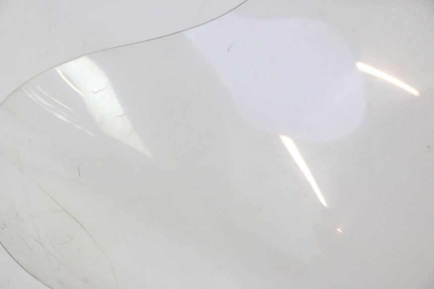photo de WINDSCREEN YAMAHA YP MAJESTY 125 (1998 - 2001) - Focus on structure