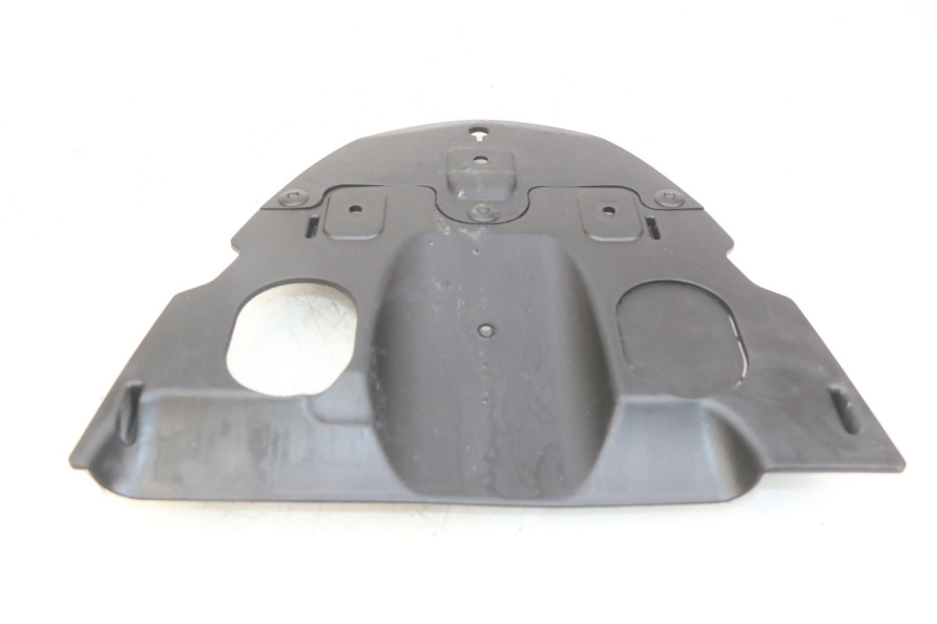 photo de REAR WHEEL HUGGER KYMCO AGILITY 16+ 4T 50 (2018 - 2023) - Alternative perspective