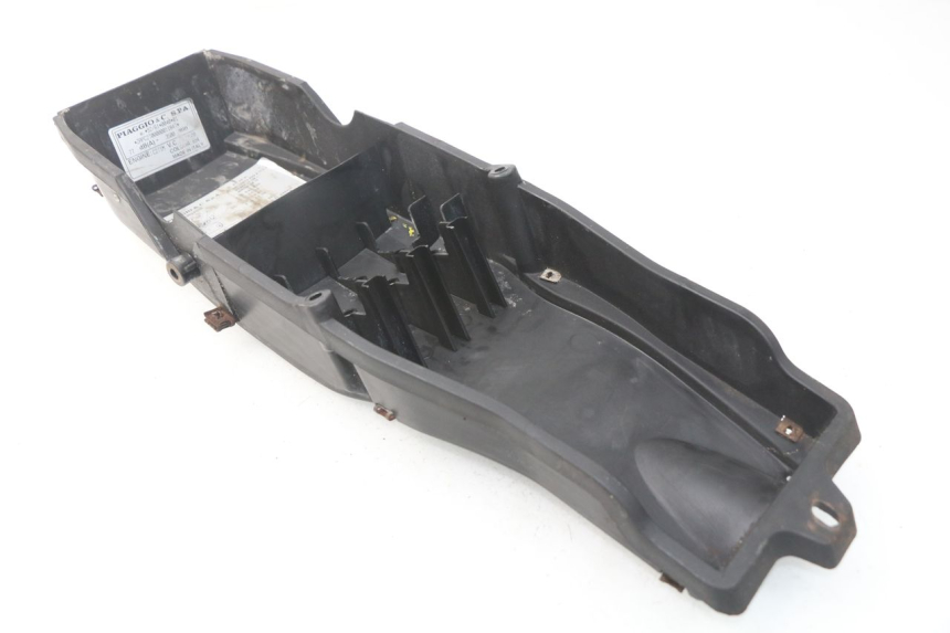 photo de REAR UNDERTRAY GILERA DNA 50 (2000 - 2007) - Component detail
