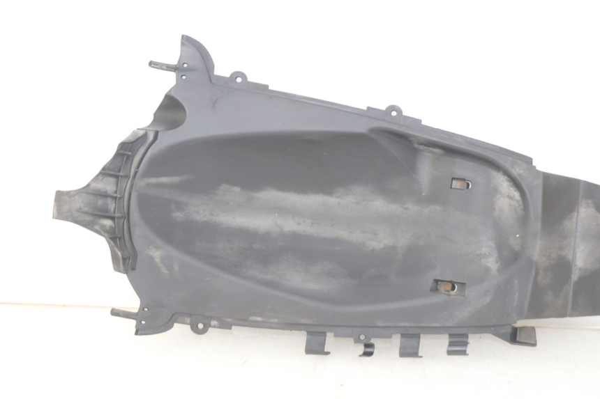 photo de REAR WHEEL HUGGER YAMAHA HW XENTER 125 (2011 - 2017) - Technical close-up