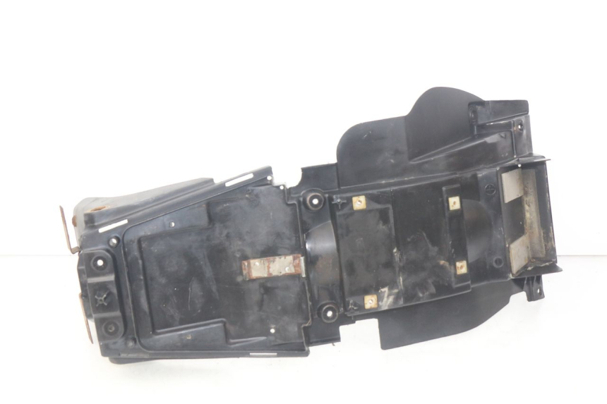 photo de REAR WHEEL HUGGER SUZUKI XF FREEWIND 650 (1997 - 2003) - Fixing points details