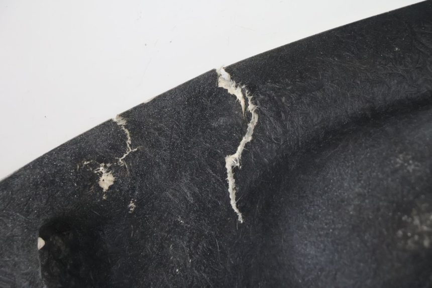 photo de REAR UNDERTRAY YAMAHA YZF R GENESIS 750 (1993 - 1998) - Surface and material condition