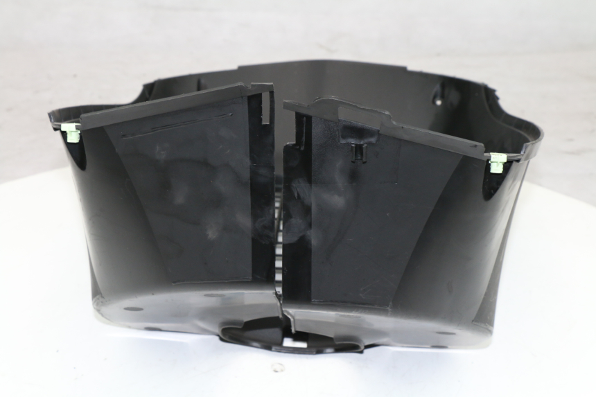 photo de FRONT UNDERTRAY PEUGEOT SATELIS COMPRESSOR K15 125 (2006 - 2009) - High-resolution close-up
