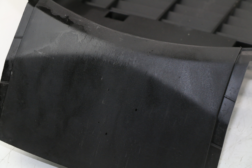 photo de FRONT UNDERTRAY PEUGEOT SATELIS COMPRESSOR K15 125 (2006 - 2009) - Zoom on usage condition