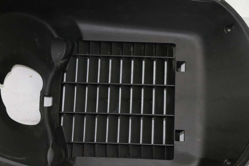 photo de FRONT UNDERTRAY PEUGEOT SATELIS COMPRESSOR K15 125 (2006 - 2009) - Additional view of the item