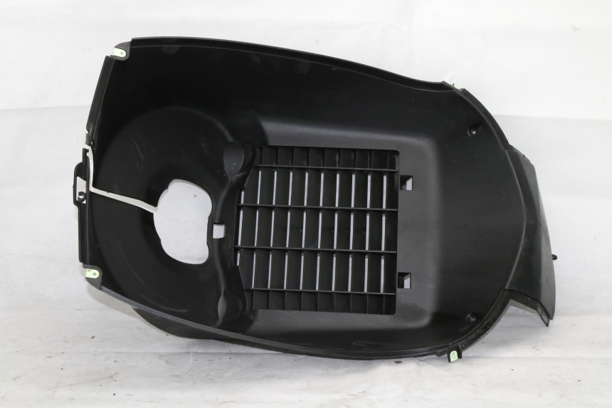 photo de FRONT UNDERTRAY PEUGEOT SATELIS COMPRESSOR K15 125 (2006 - 2009) - Technical close-up