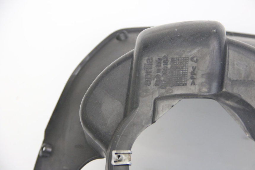 photo de FRONT WHEEL AXLE APRILIA ATLANTIC 500 (2002 - 2003) - Additional view of the item