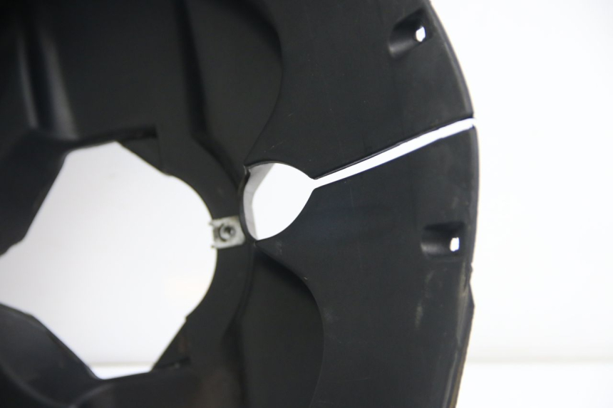 photo de FRONT WHEEL AXLE APRILIA ATLANTIC 500 (2002 - 2003) - Focus on structure