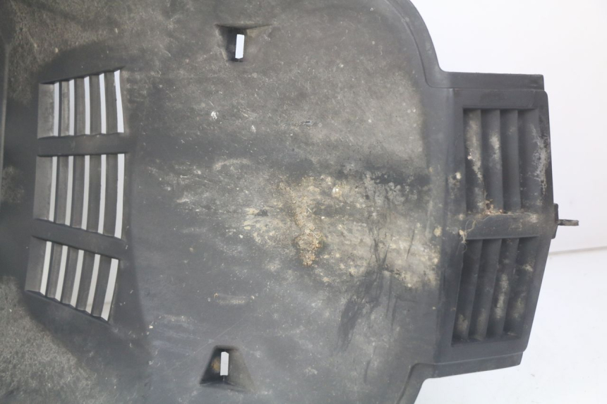 photo de FRONT WHEEL AXLE PEUGEOT CITYSTAR 125 (2011 - 2017) - Fixing points details