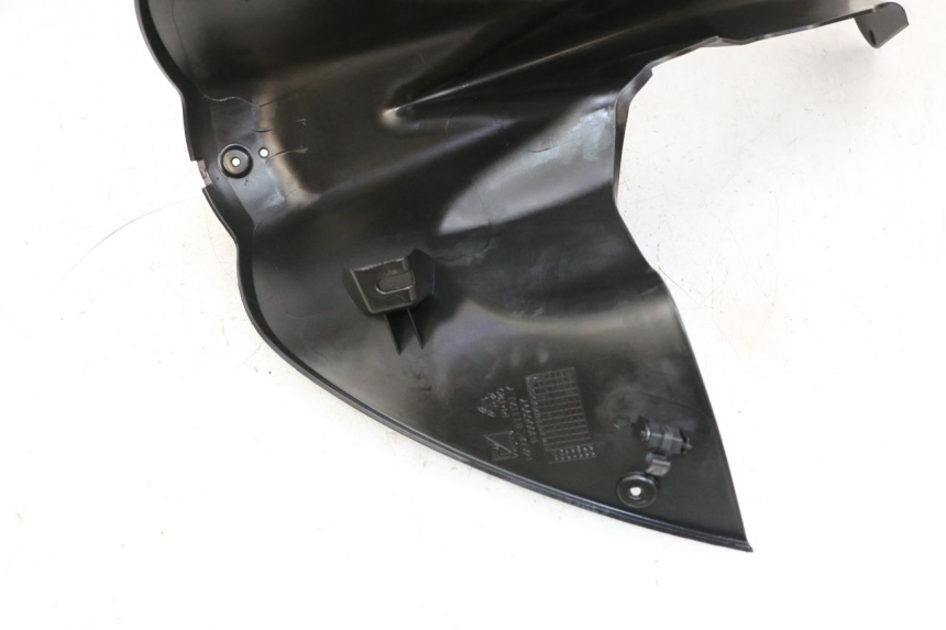 photo de FRONT UNDERTRAY PIAGGIO MP3 HPE 300 (2019 - 2026) - Zoom on usage condition