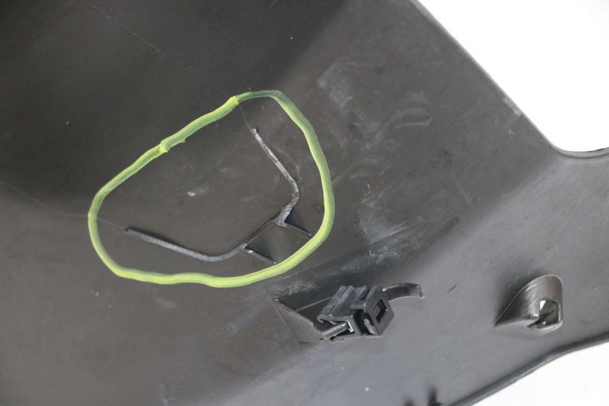 photo de FRONT UNDERTRAY PIAGGIO MP3 HPE 530 (2022 - 2026) - Technical close-up