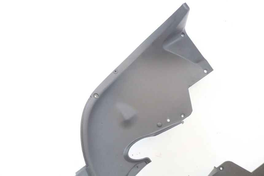 photo de FRONT WHEEL AXLE PIAGGIO MP3 LT 400 (2007 - 2012) - Alternative perspective