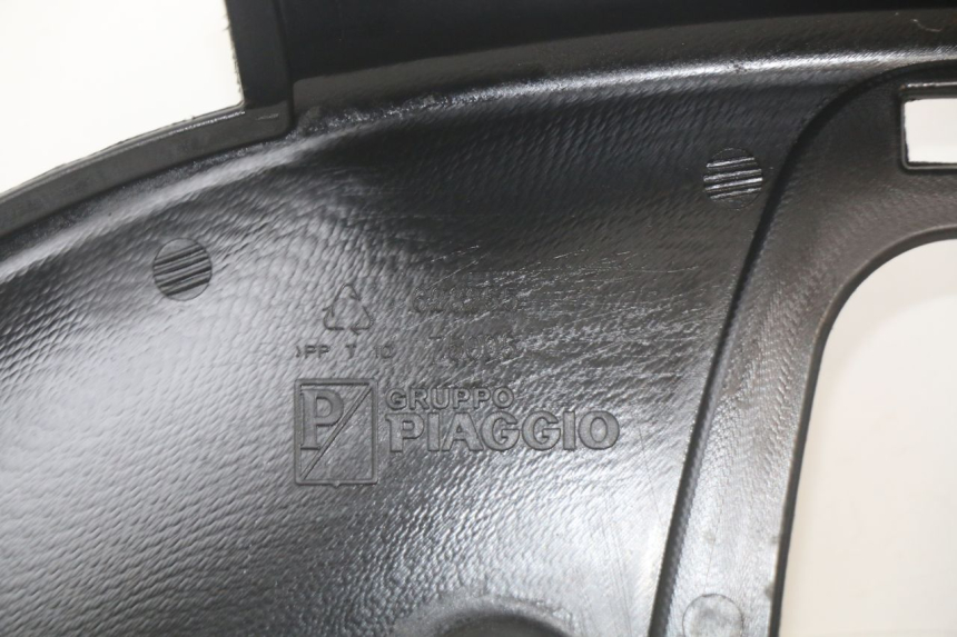 photo de FRONT WHEEL AXLE PIAGGIO MP3 LT 400 (2007 - 2012) - Markings and original references