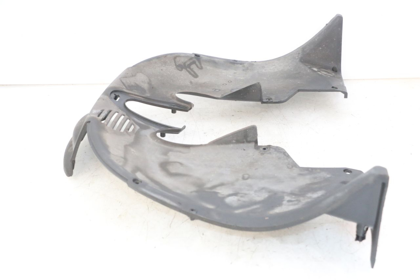 photo de FRONT WHEEL AXLE PIAGGIO MP3 LT 400 (2007 - 2012) - Markings and original references