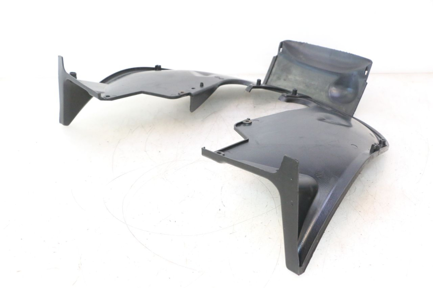 photo de FRONT WHEEL AXLE PIAGGIO MP3 500 (2011 - 2015) - Technical close-up